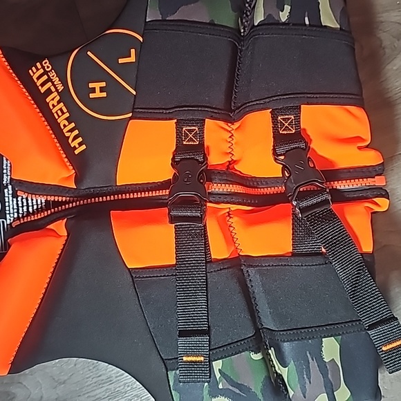 Hyperlite- Life Vest- Youth New With Tags- 55lbs-88lbs camo-orange-black-PFD - Picture 6 of 8